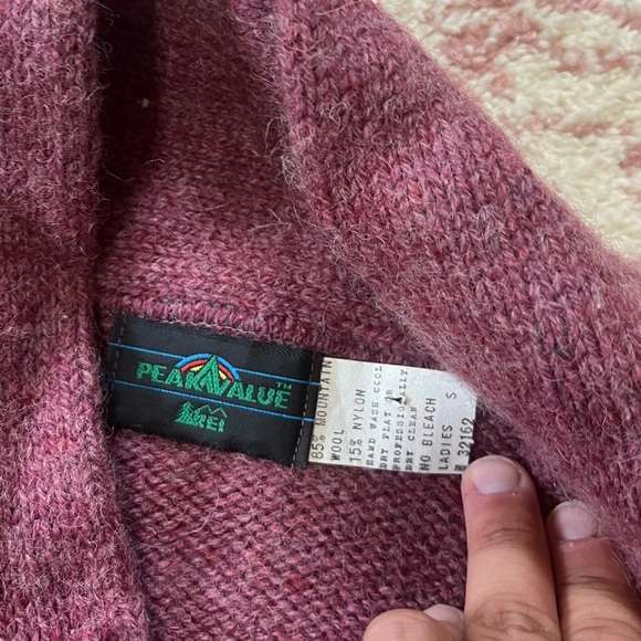 Rei Vintage Sweater - Picture 2 of 3